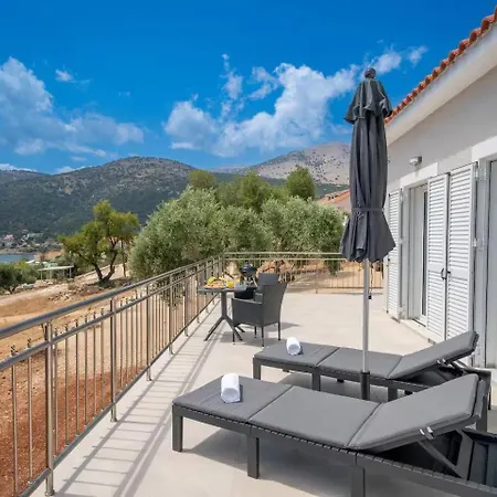 Maritina's Amazing Sea View Apartment